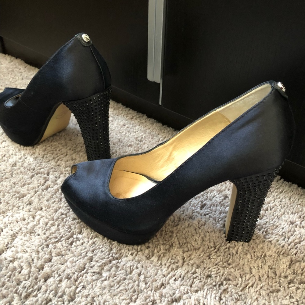 Shoes - Picture 2 of 3